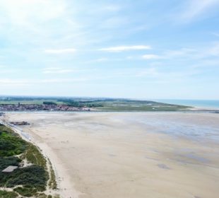 Camping des Dunes 4 étoiles avec accès direct à la plage : vue de la plage